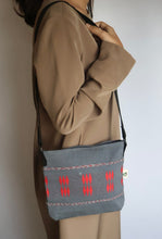 Load image into Gallery viewer, HANDLOOM SLING BAG
