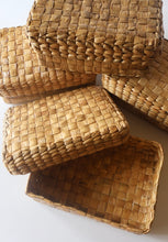 Load image into Gallery viewer, WATER HYACINTH GIFT BOX
