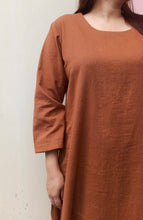 Load image into Gallery viewer, WOMEN KURTA SET WITH POCKETS
