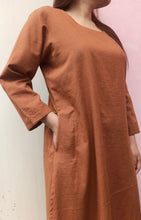 Load image into Gallery viewer, WOMEN KURTA SET WITH POCKETS
