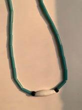 Load image into Gallery viewer, Goulu Timeless Necklace Green Single Line
